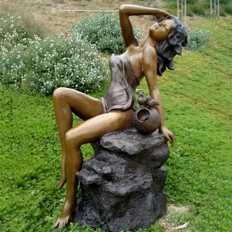 Scultura femminile nuda in bronzo a grandezza naturale contemporanea