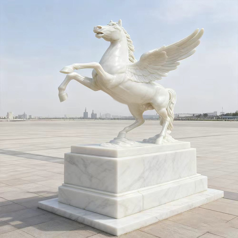 Scultura animale in marmo Pegaso