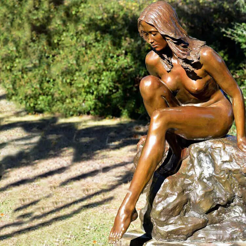 Scultura femminile nuda in bronzo da giardino a grandezza naturale - Design sensuale