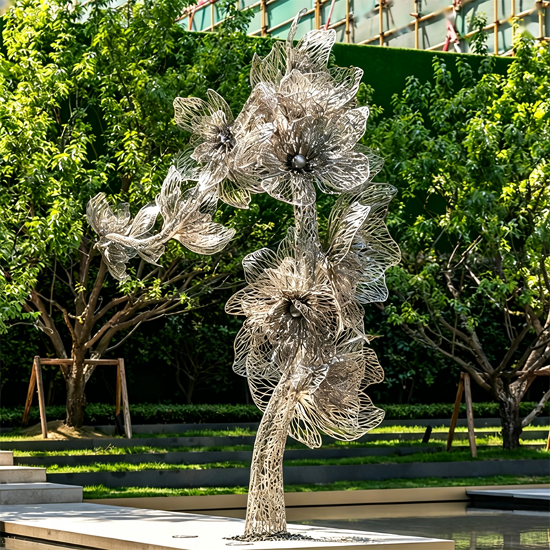 Fiori in fiore Scultura di albero di fiori traforati in acciaio inossidabile