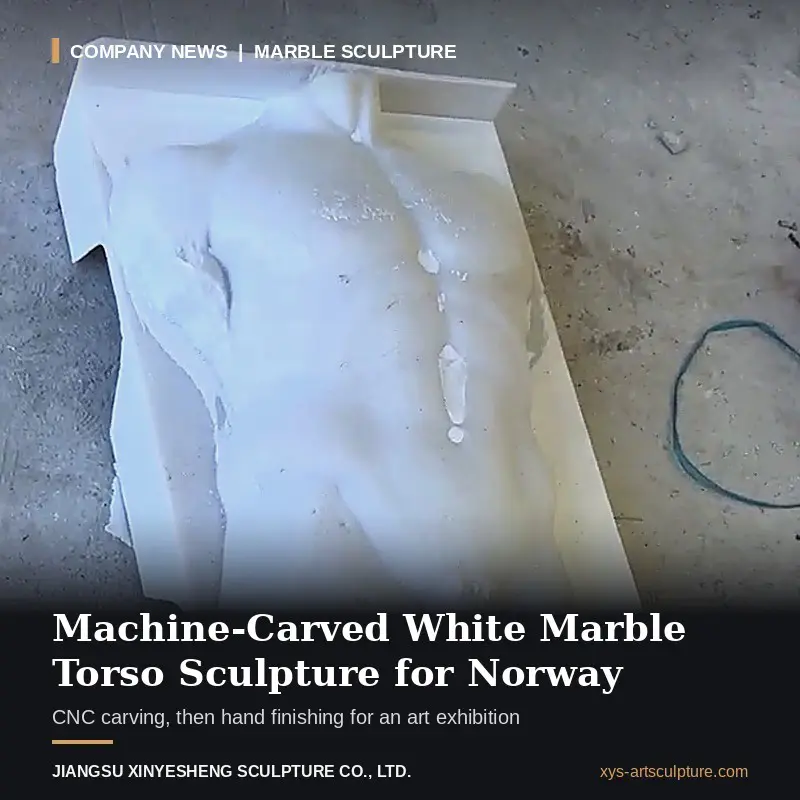 Come viene realizzata una scultura di torso in marmo bianco intagliata a macchina e rifinita a mano per una mostra d'arte in Norvegia?